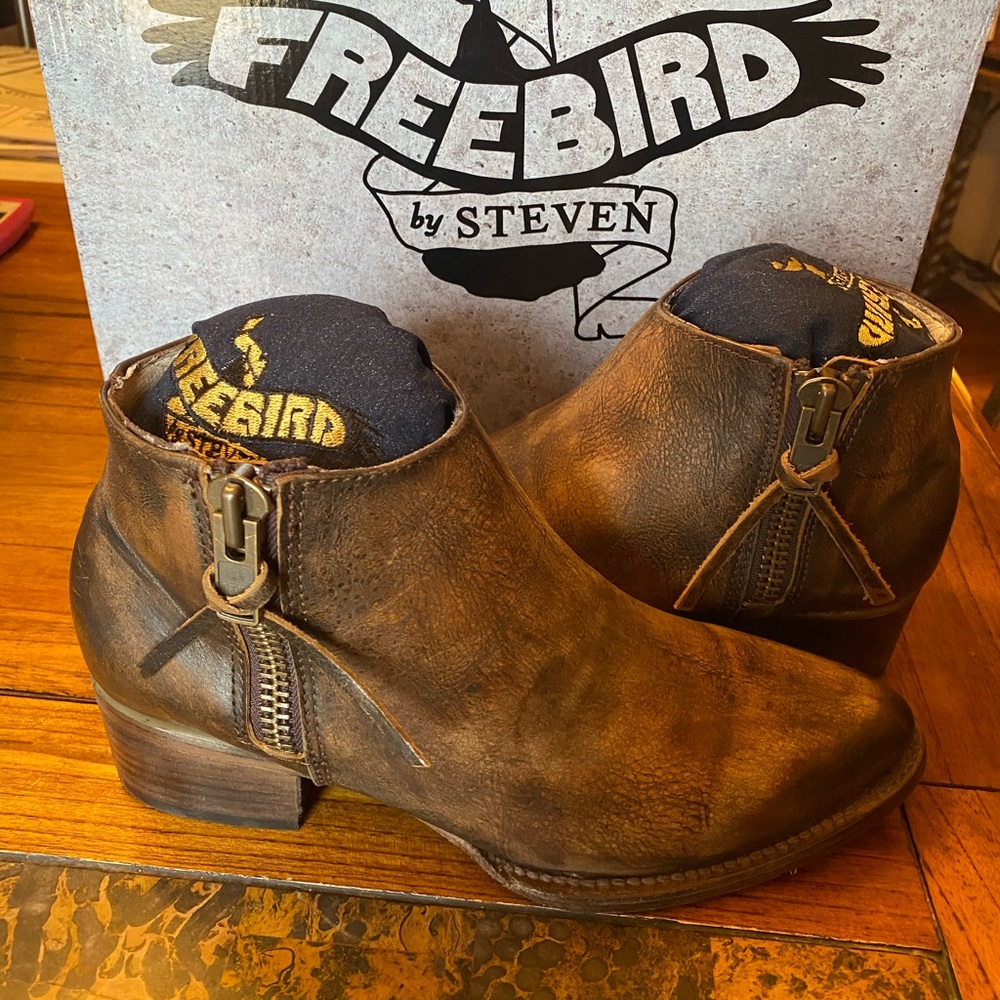 Freebird booties hold for Melissa DO NOT BUY!